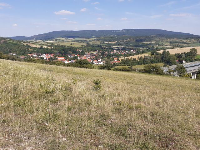 Blick auf Walburg und Hoher Meißner Blick auf Walburg und Hoher Meißner