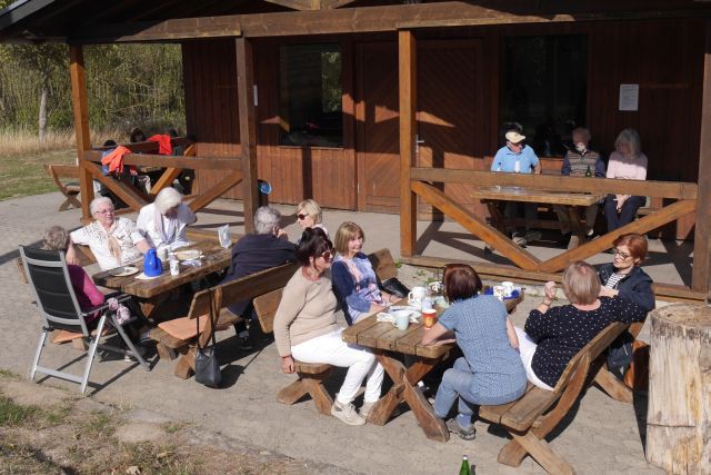 ...Gemütlichkeit vor der Grillhütte