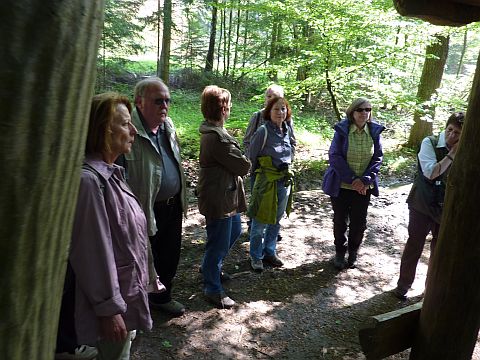 Kurze Rast am InfoPunkt auf dem Gläsnertalweg